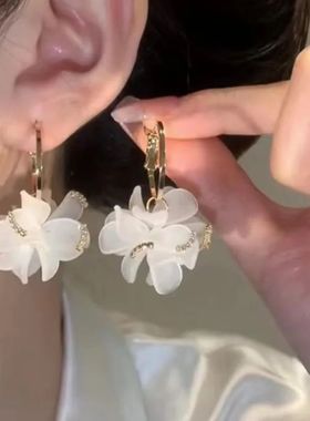 New Fashion Trend Unique Design Elegant Delicate Light