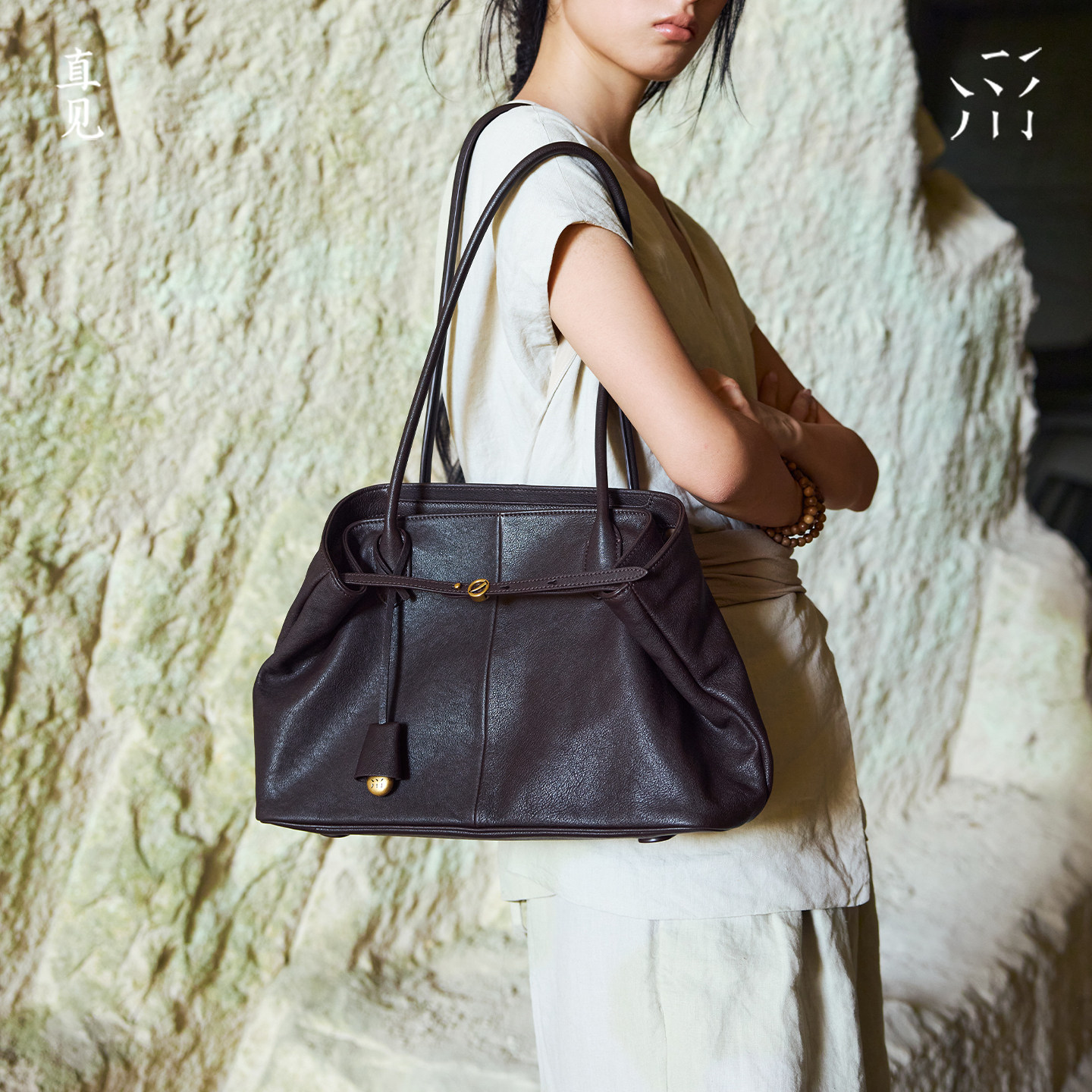【佳琦推荐】【李兰迪同款】直见一撇折耳包牛皮手拎秋冬单肩女包,淘宝优惠券,粉丝福利购,淘宝优惠卷