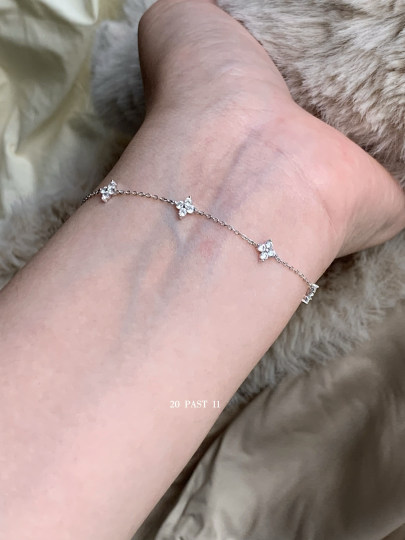 20past11 Sterling Silver Light Luxusstil Vierblatt Zirkonzertausend Gold Vielseitiges Temperament ohne Verblassen von S925 Silberarmband