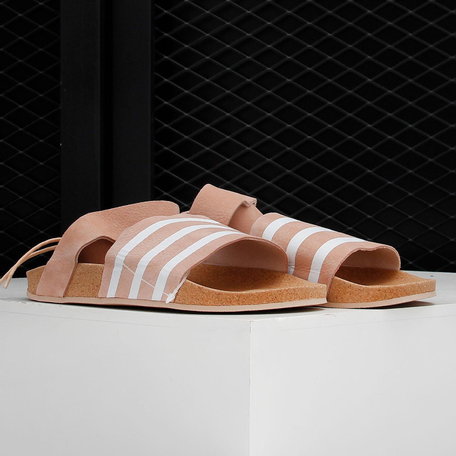 Adidas/阿迪达斯正品三叶草女子夏季沙滩平底凉鞋  EG3855,淘宝优惠券,粉丝福利购,淘宝优惠卷