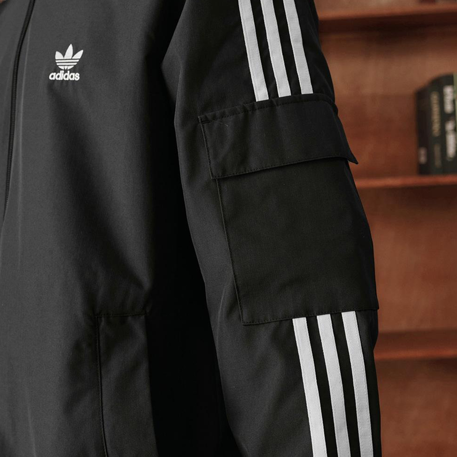 Adidas/阿迪达斯正品三叶草男女拉链经典运动连帽夹克外套KB1945 - 图2