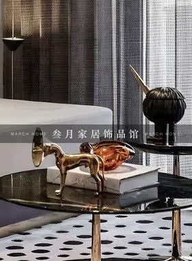 样板间展示柜金色喇叭狗书籍客厅