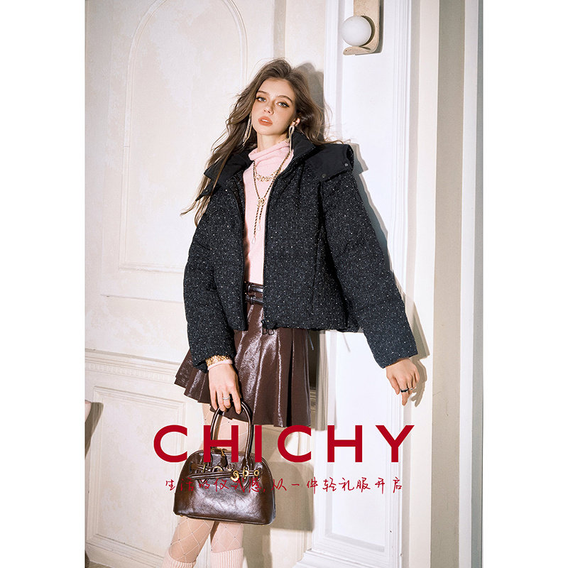 【90%鹅绒】CHICHY高级烫钻短款连帽羽绒服女25冬季新款保暖外套,淘宝优惠券,粉丝福利购,淘宝优惠卷