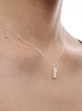 TOGGLER 烧白豌豆荚项链通勤