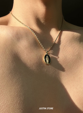 金色椭圆人像吊坠项链