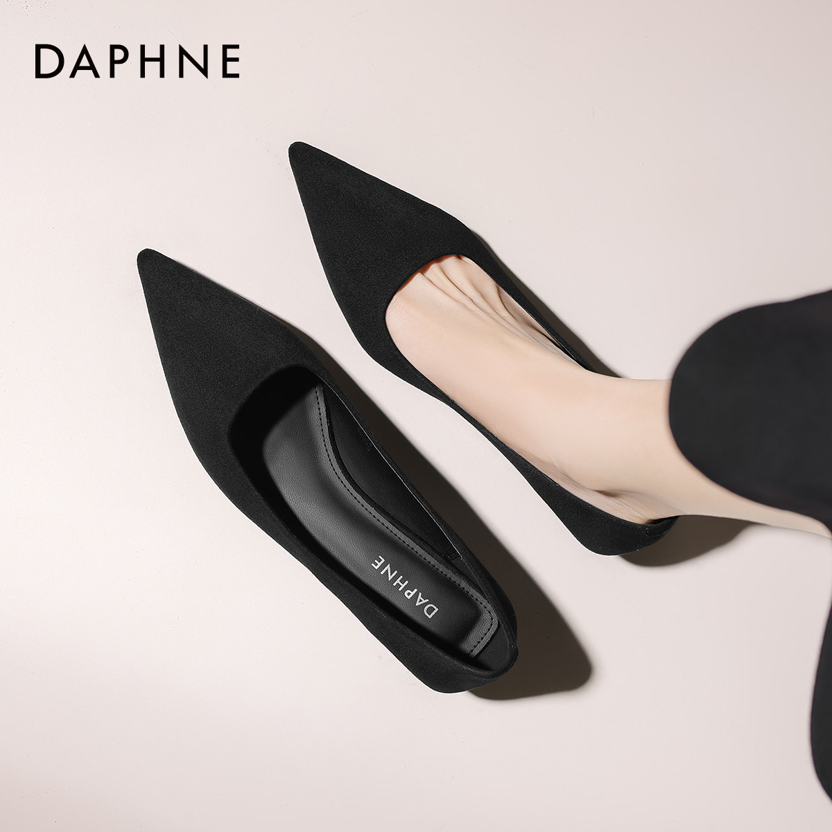 达芙妮黑色高跟鞋女细跟尖头单鞋女2025新款气质职业浅口小皮鞋,淘宝优惠券,粉丝福利购,淘宝优惠卷