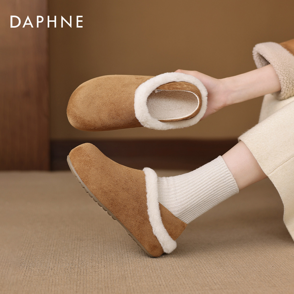 达芙妮加绒勃肯鞋2025新款冬全包保暖棉鞋毛毛加厚雪地靴半拖短靴,淘宝优惠券,粉丝福利购,淘宝优惠卷