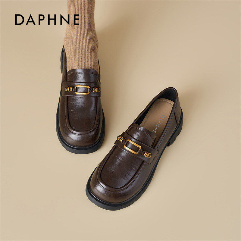 达芙妮乐福鞋女2026新款棕色英伦风小皮鞋软底复古一脚蹬豆豆单鞋,淘宝优惠券,粉丝福利购,淘宝优惠卷