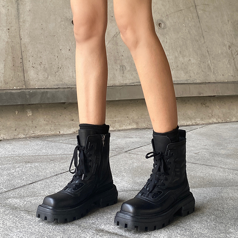 DAPHNELAB达芙妮方糖真皮厚底马丁靴女2024新款英伦方头系带短靴