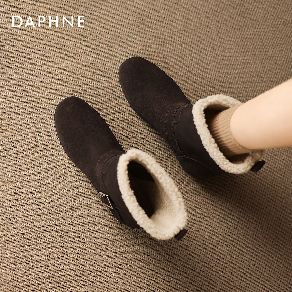 达芙妮平底雪地靴女款冬季2026新款加绒勃肯短靴加厚保暖毛毛棉靴,淘宝优惠券,粉丝福利购,淘宝优惠卷