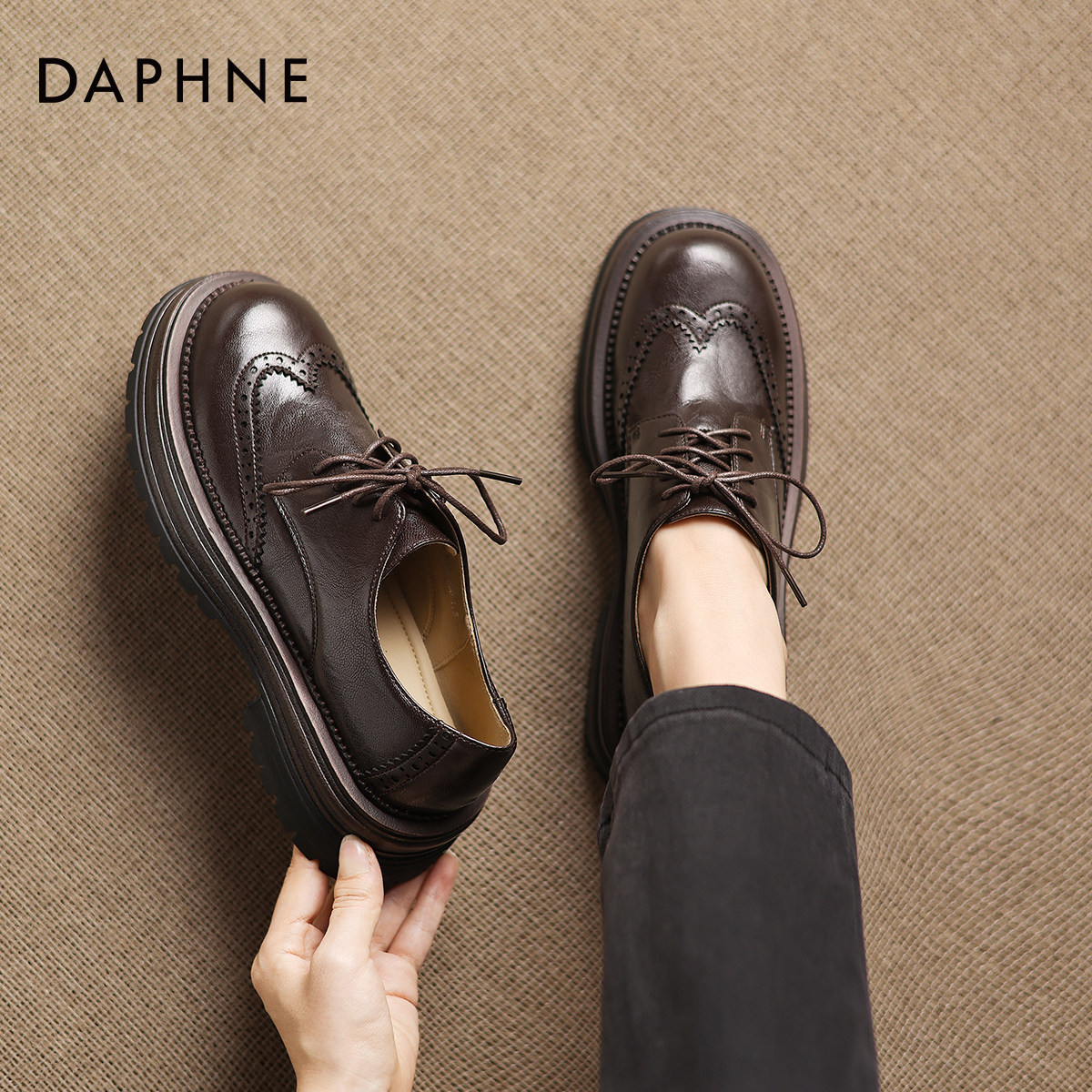 达芙妮布洛克黑色棕色细带深口小皮鞋2025新款女士英伦风女鞋子秋,淘宝优惠券,粉丝福利购,淘宝优惠卷