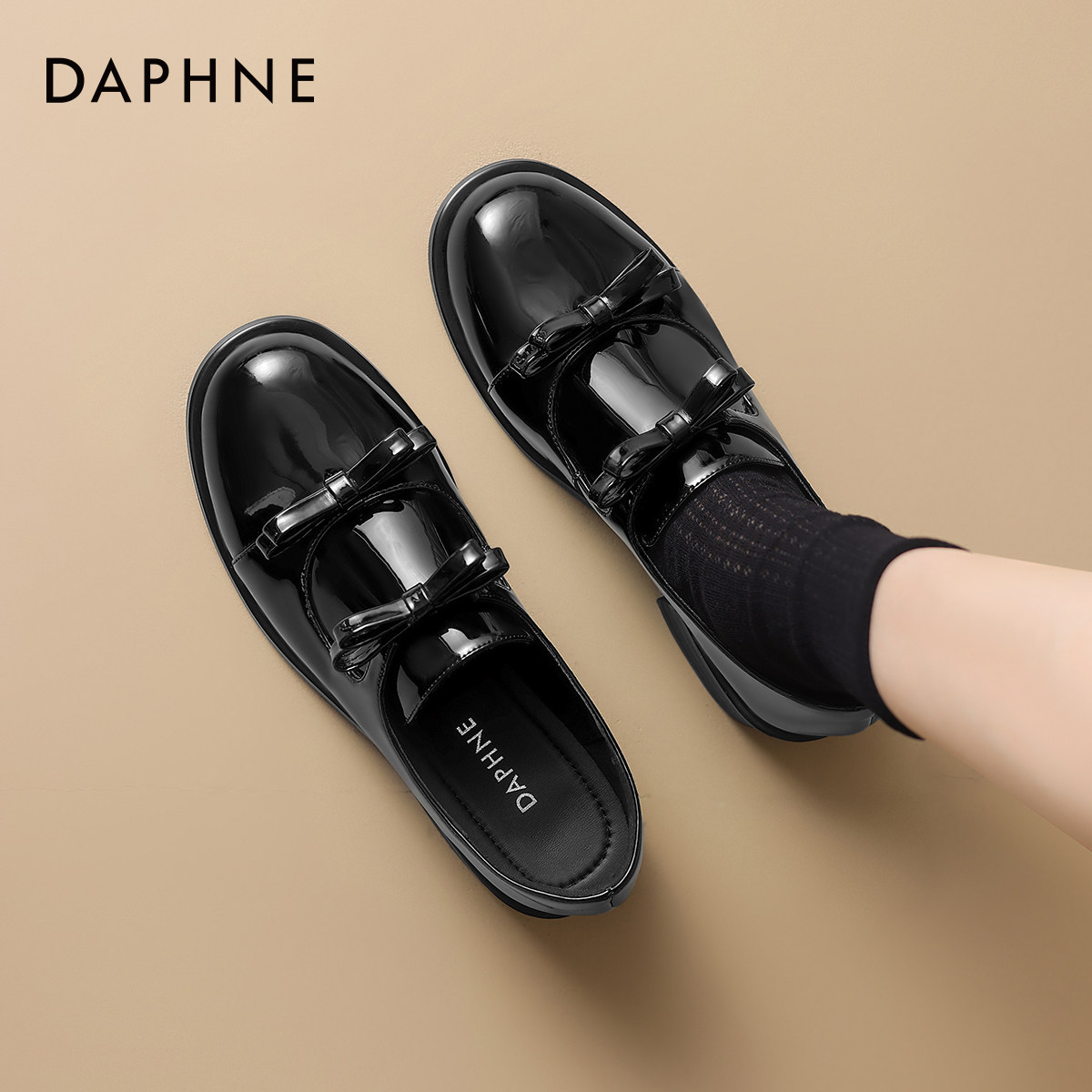 达芙妮深口粗跟单鞋女2025新款春秋配裙子一脚蹬玛丽珍小皮鞋女款,淘宝优惠券,粉丝福利购,淘宝优惠卷