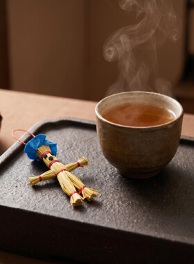 手工编织糯草人带帽桌面摆件