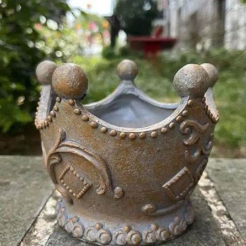 car crown shaped Resin Flower Pot Small Cactus Planter - 图3