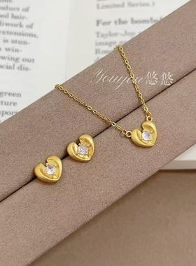金色点钻拉丝爱心项链耳钉女轻奢精致简约小众设计耳饰吊坠锁骨链