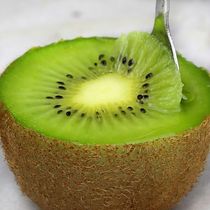 Shaanxi Green Heart Kiwifruit Fresh Chic Exotic Fruit When Season Miya Walnut Fruit Jack Non red Heart Yellow Heart