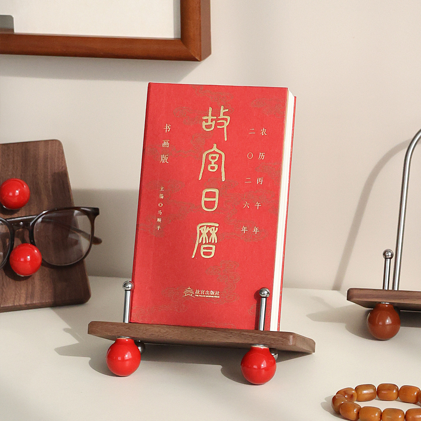 胡桃木故宫日历支架敦煌日历展示架2026台历架子CD架木质阅读书架,淘宝优惠券,粉丝福利购,淘宝优惠卷