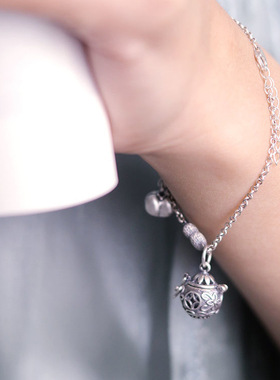 s925银镂空随身佩戴香囊球手链