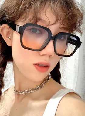 颜色镜片很好看的黑框修饰脸型