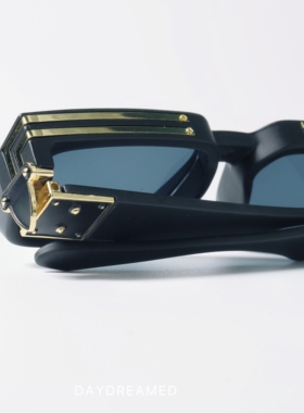 马卡龙色方形粗框小众太阳眼镜