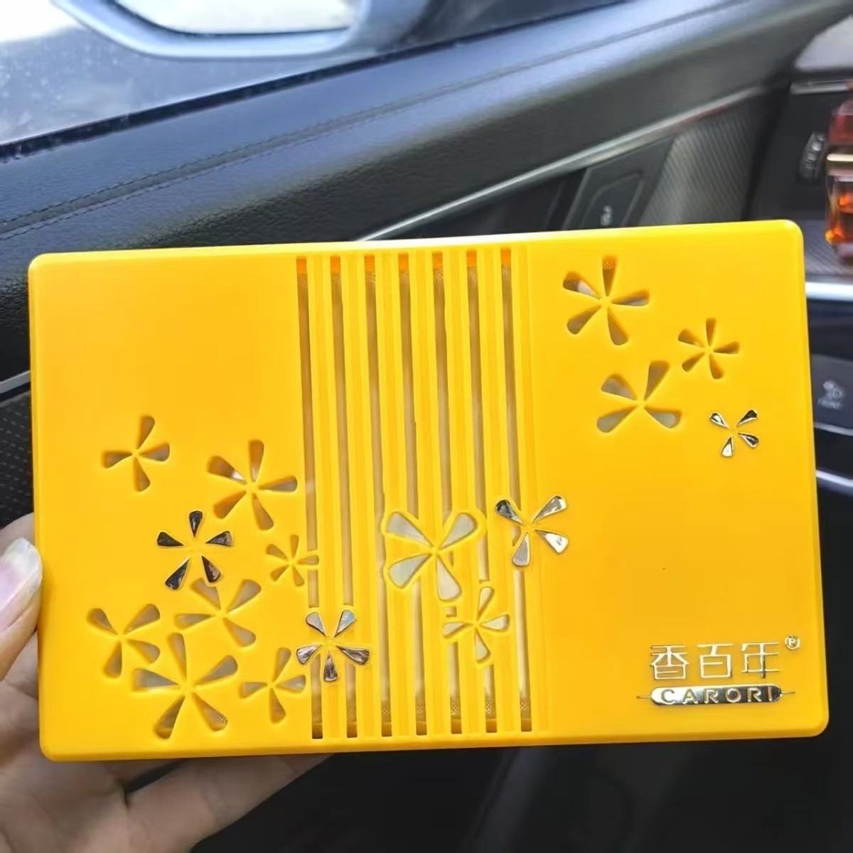 香百年汽车香膏车载固体香水香盒车内空气清新剂除烟味持久香薰韵