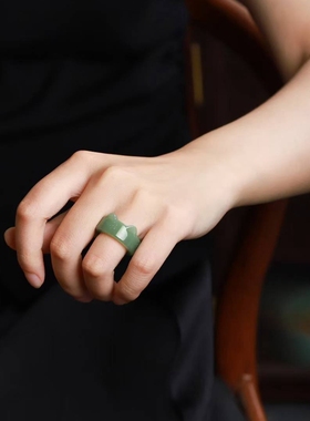 天然新疆和田玉玉器工厂店俄料碧玉老料粉青简约玉石猫耳戒指女款