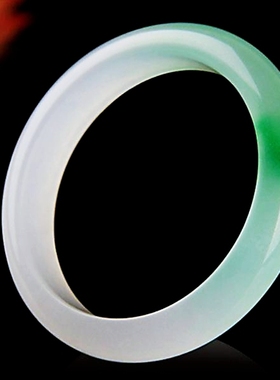 浅绿色石英岩玉石镯子阳绿玉镯子