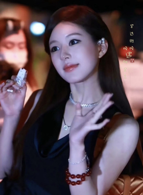 红色串珠叠戴手链高级感轻奢