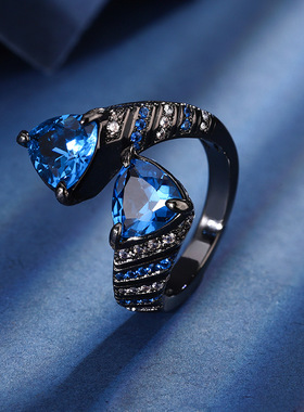 新款高档珠宝豪华镶嵌镀18K金彩宝刚玉黑金肥三角戒指女8*8饰品