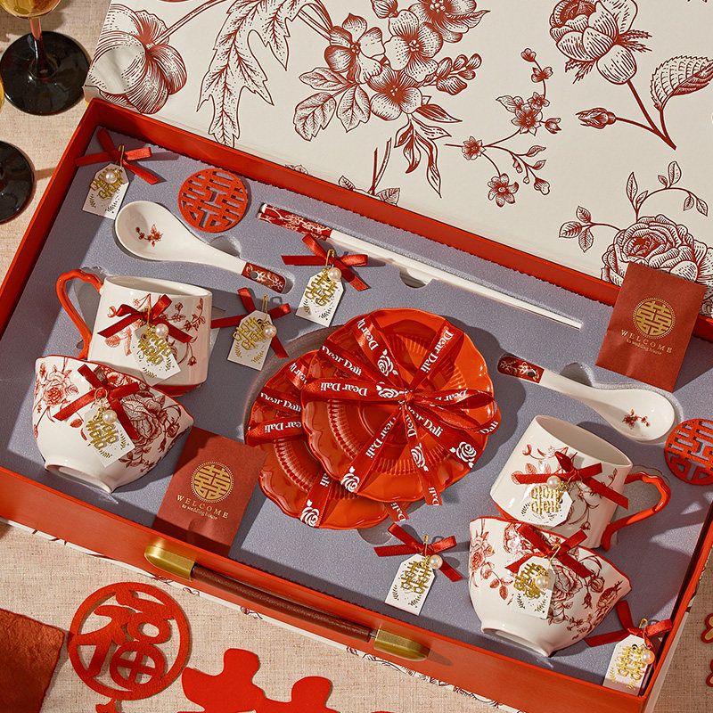 玫瑰假日新婚礼物送新娘新人订婚碗盘筷套装家用新款结婚餐具礼盒