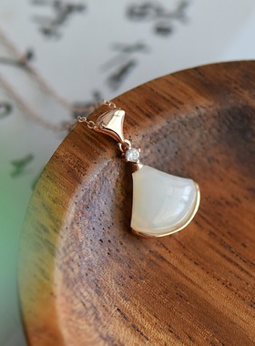 S925银和田玉白玉小裙子玉石吊坠挂件时尚气质女士款玉坠项链