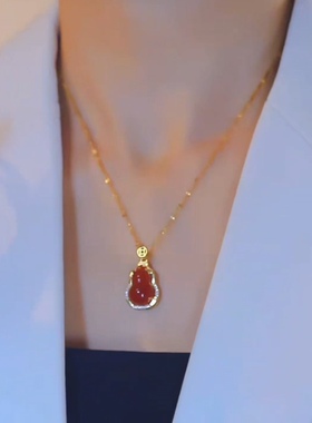 中国风红色葫芦吊坠项链女2024新款爆款高级感钛钢颈链福禄锁骨链