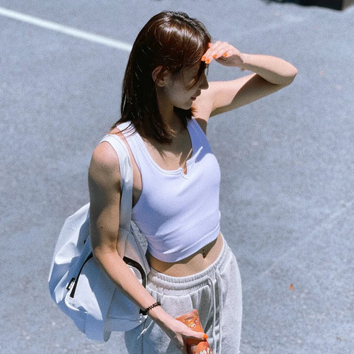 菲卡沫莉RIB免BRA固定杯运动休闲外穿内搭小V领工字瑜伽背心女 - 图1