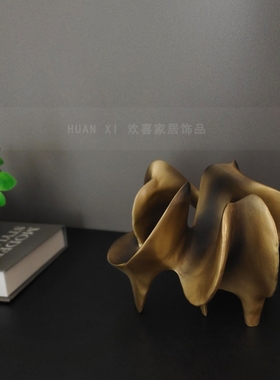 新中式轻奢高级金色抽象艺术摆件