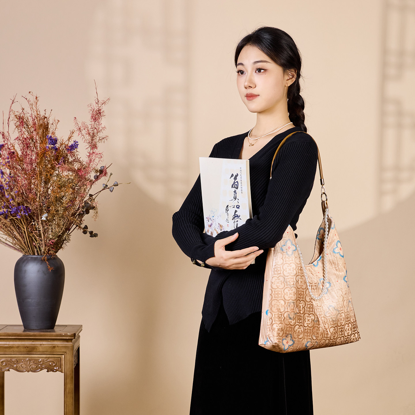 爱奇葩原创珍珠链丝绒手提包单肩包丹桂烨蓝博物馆文创新中式包包,淘宝优惠券,粉丝福利购,淘宝优惠卷