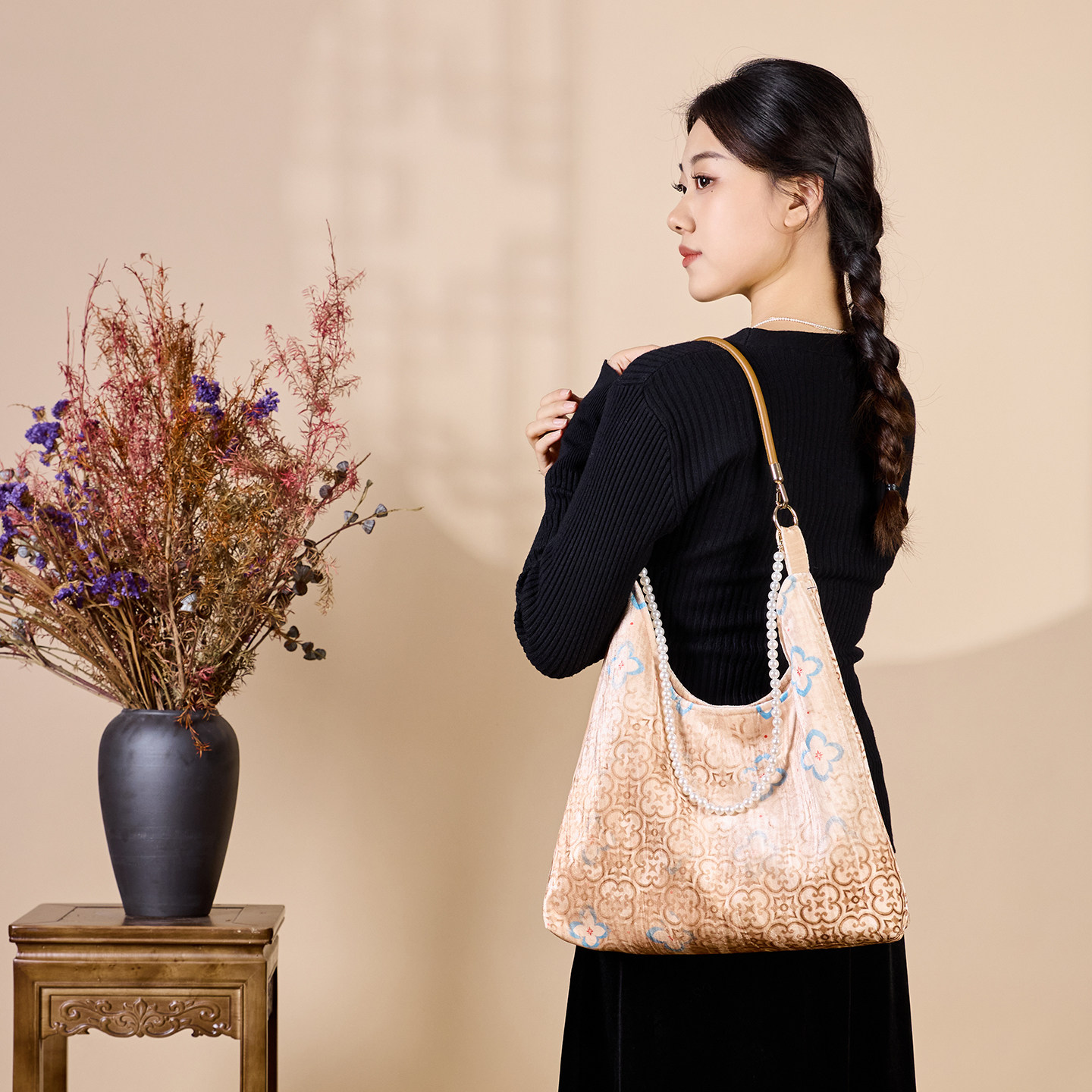 爱奇葩原创珍珠链丝绒手提包单肩包丹桂烨蓝博物馆文创新中式包包,淘宝优惠券,粉丝福利购,淘宝优惠卷