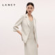 Langzi 2025 ຮູບແບບລະດູຮ້ອນໃຫມ່ acetate suit jacket ທີ່ມີແຂນສາມສ່ວນສີ່ປຸ່ມຫນຶ່ງປຸ່ມສໍາລັບແມ່ຍິງ