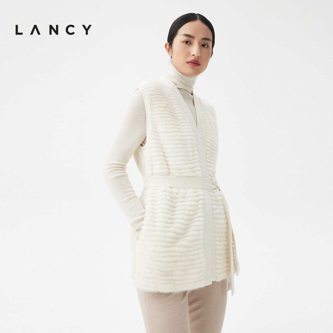 LANCY/朗姿2023秋冬新款白色无袖水貂毛皮草外套女收腰高级感马甲