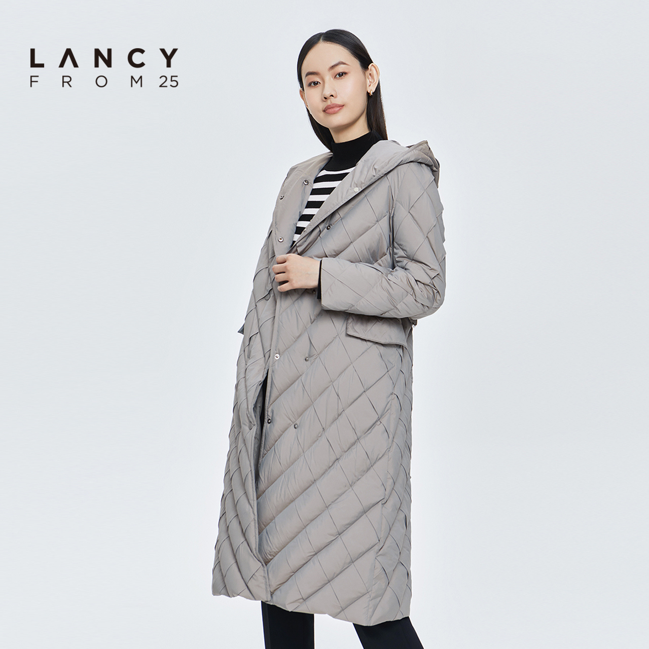 LANCY/悦朗姿秋冬新款修身连帽羽绒服女收腰中长款品牌鸭绒服简约