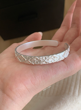 燕归窗留遇国风足银手工雕刻手镯