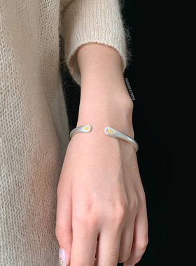 燕归喜岁安描金足银推拉手镯女