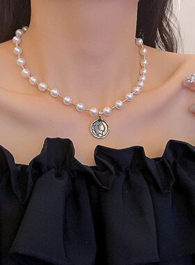 珍珠圆牌头像项链法式复古气质