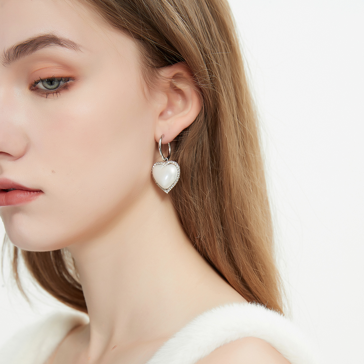 YYT-Ystudio【古力娜扎同款】复古名媛爱心白色耳环小众设计精致 - 图2