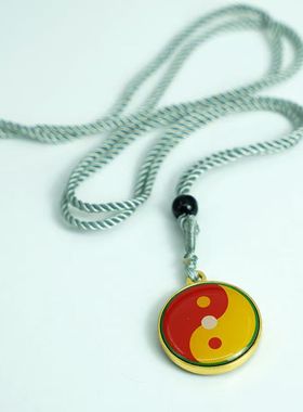 黑白红绿三色太极八卦图