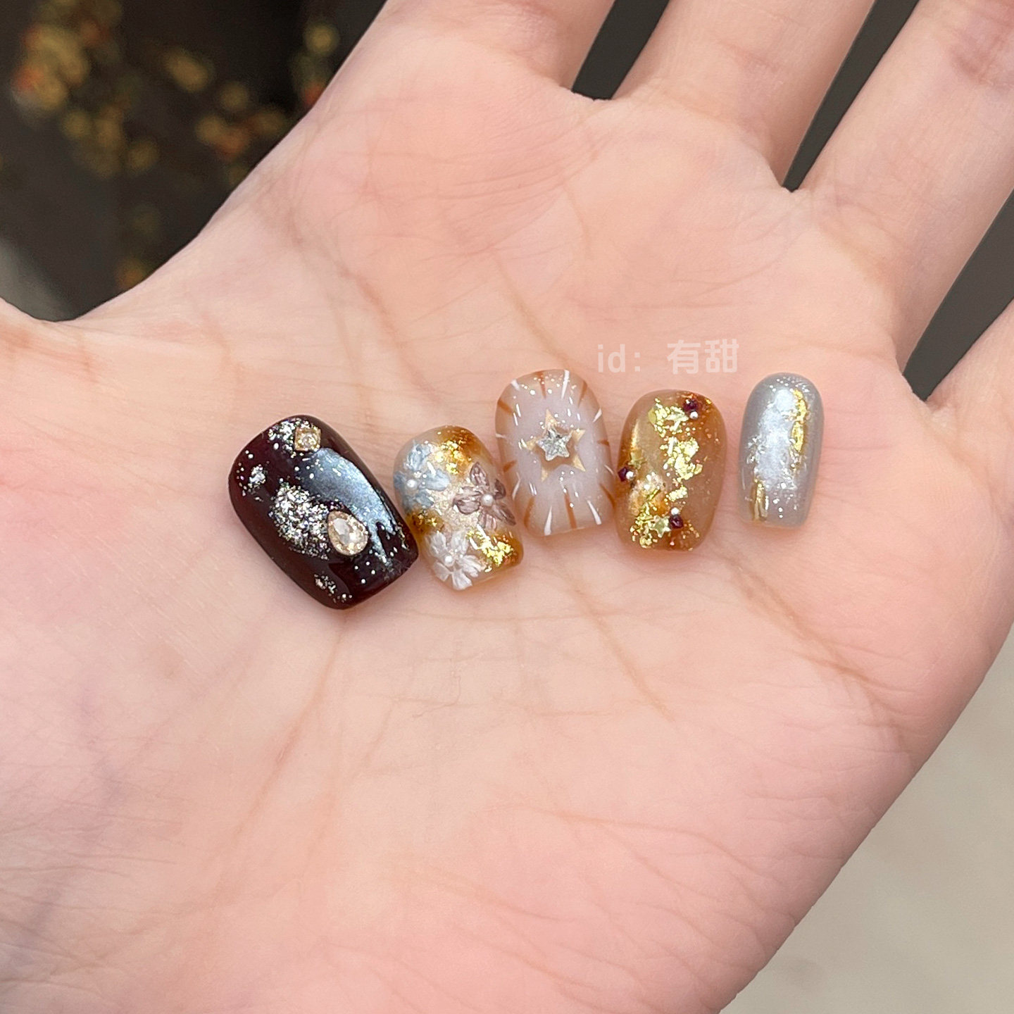 手工穿戴甲轻奢高级感秋冬短款穿戴美甲2025新款精致绝美指甲贴片,淘宝优惠券,粉丝福利购,淘宝优惠卷