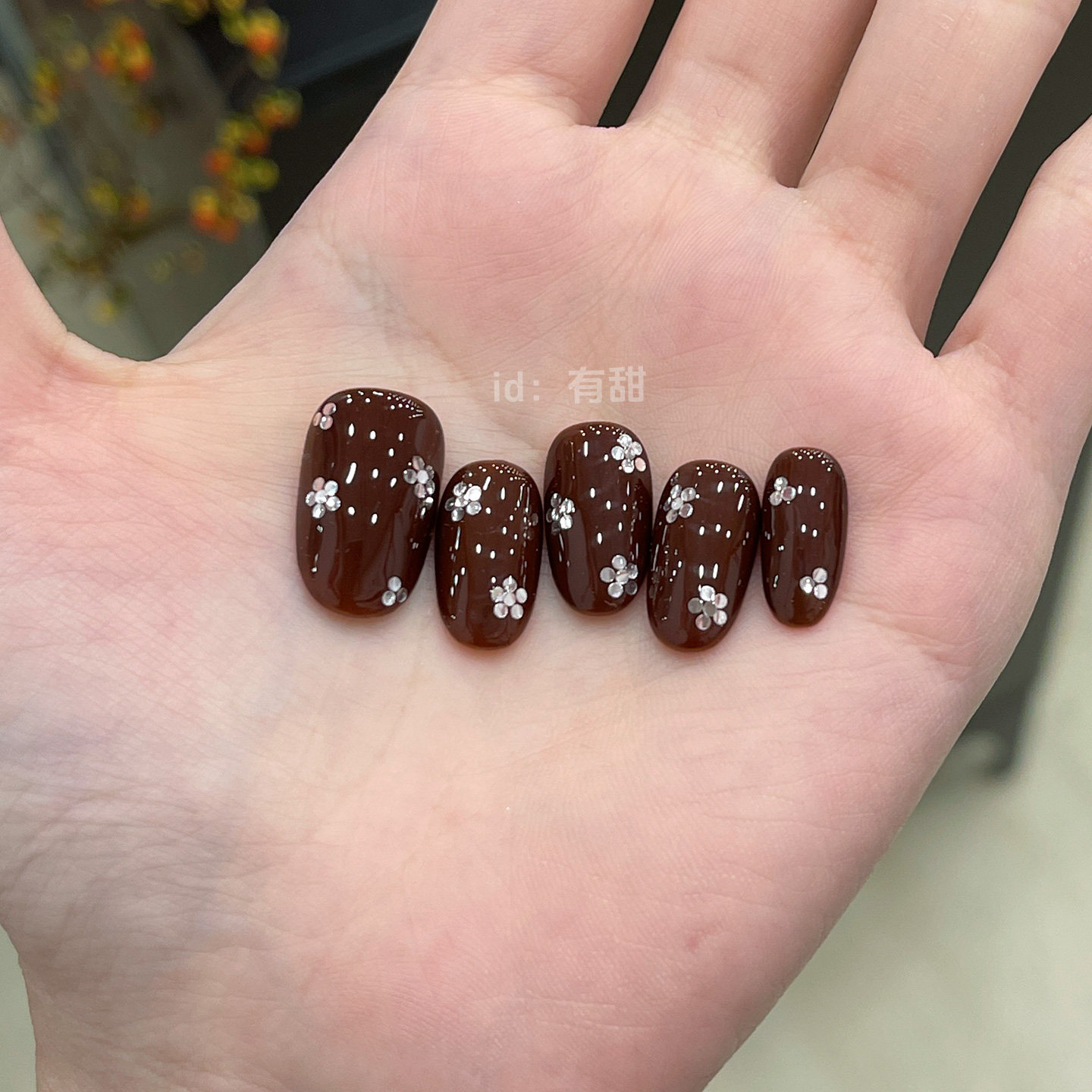 红色穿戴甲秋冬高级感爆款指甲贴片2025新款手工绝美穿戴美甲短款,淘宝优惠券,粉丝福利购,淘宝优惠卷