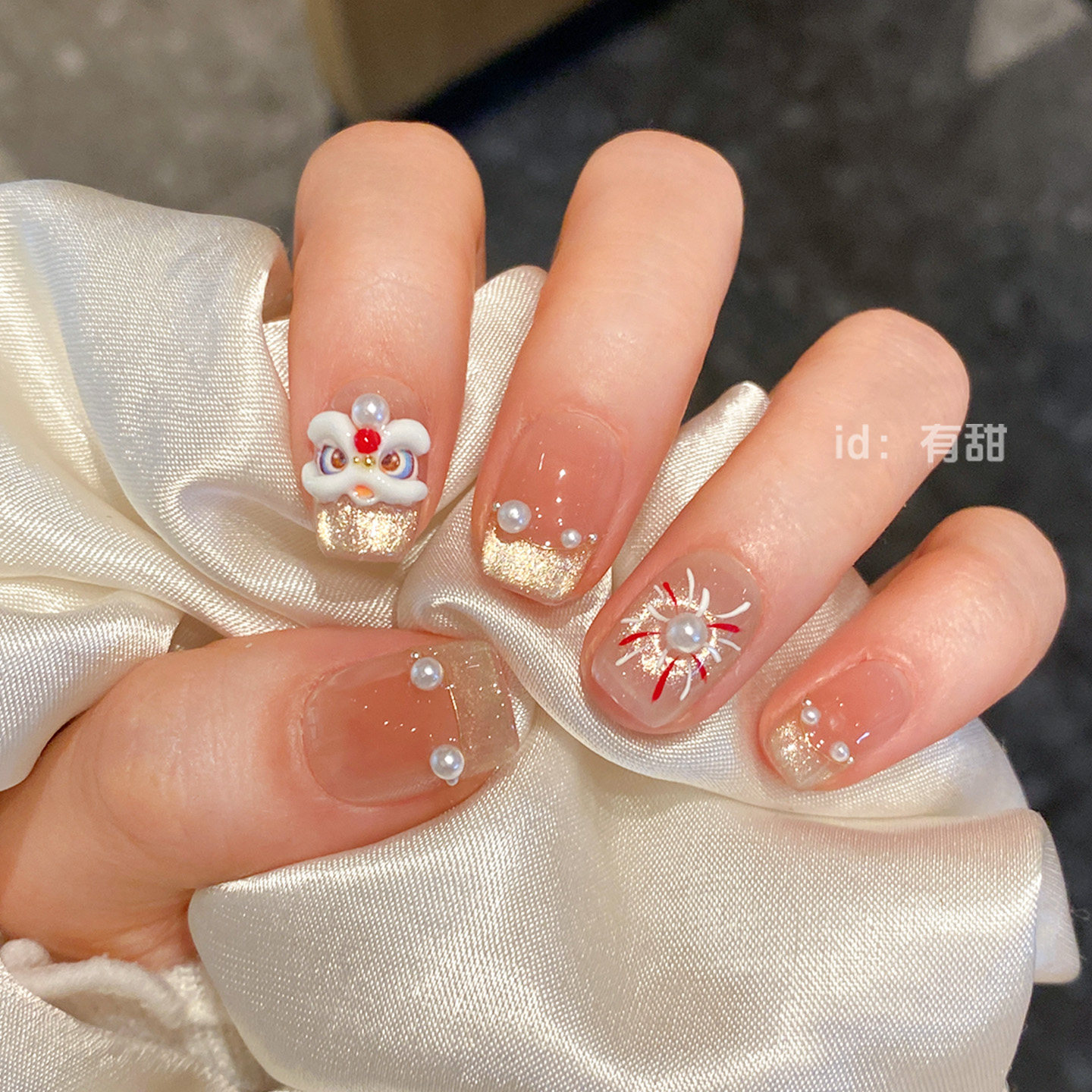 醒狮穿戴甲短款秋冬高级感国风穿戴美甲2025新年款纯手工指甲贴片,淘宝优惠券,粉丝福利购,淘宝优惠卷