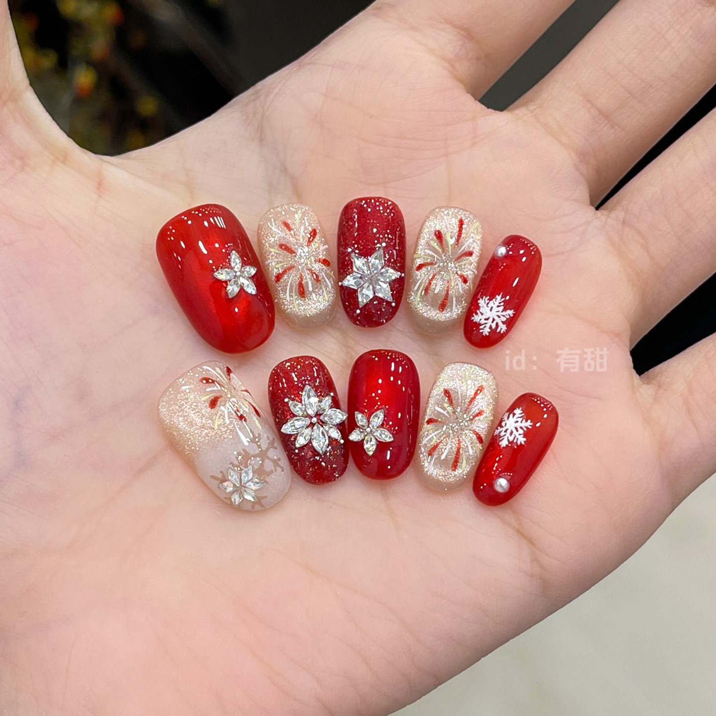 红色猫眼穿戴甲短款高级感雪花穿戴美甲2025新款手工烟花指甲贴片,淘宝优惠券,粉丝福利购,淘宝优惠卷