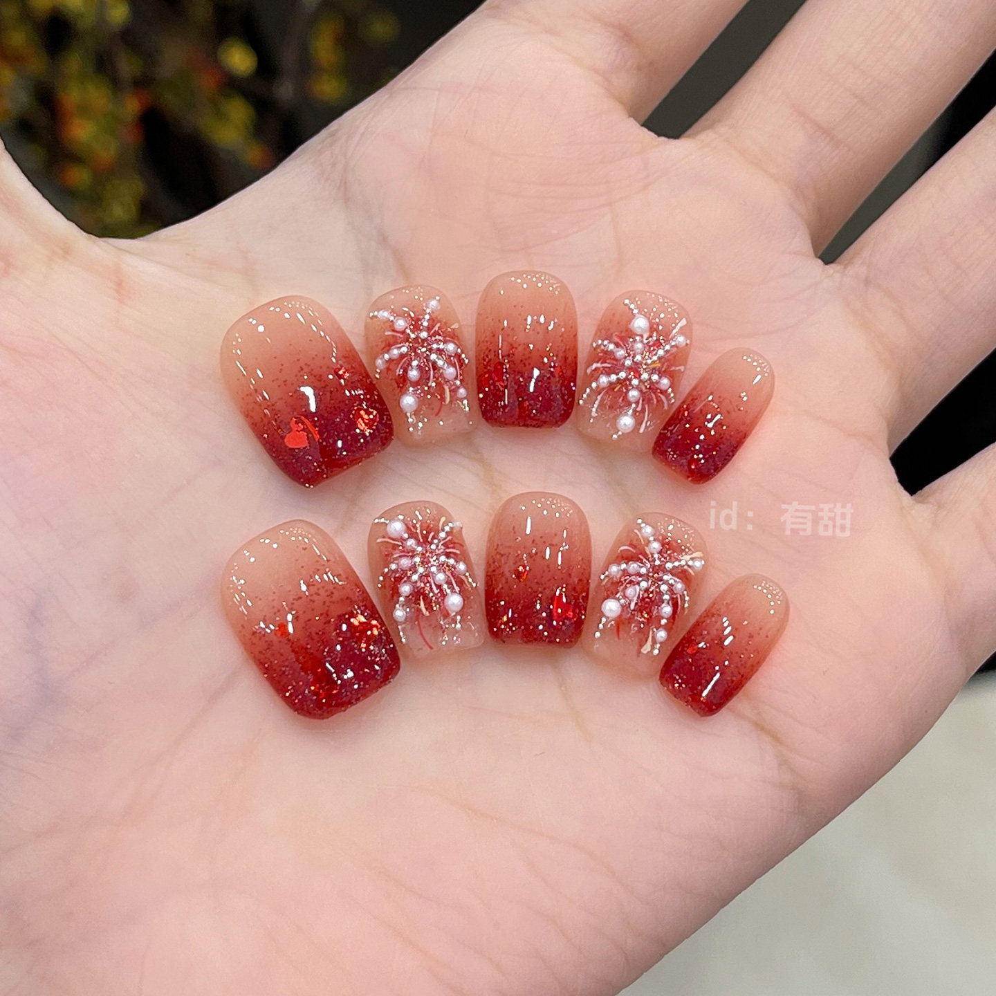 红色穿戴甲新年款高级感短款指甲贴片2025新款手工绝美穿戴款美甲,淘宝优惠券,粉丝福利购,淘宝优惠卷