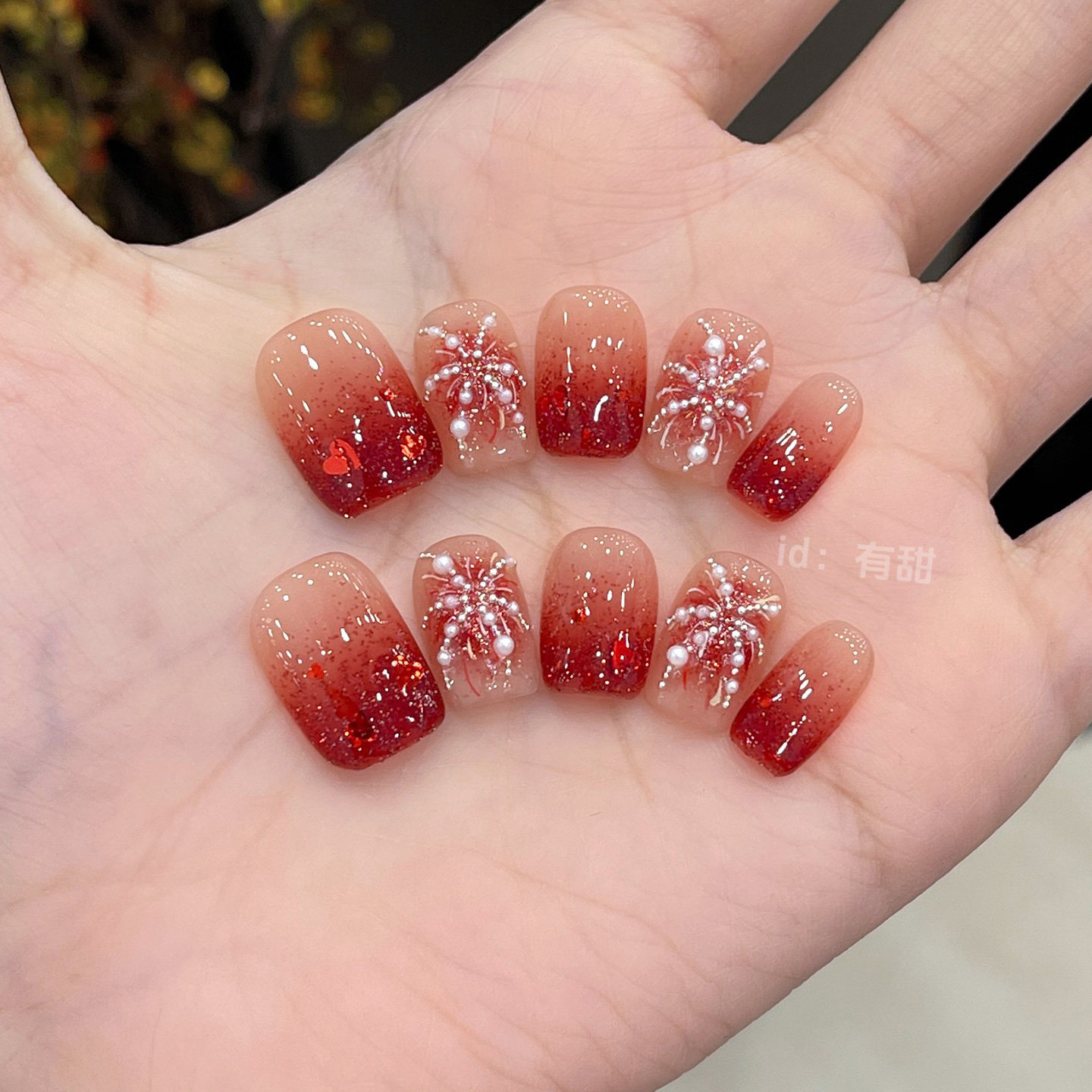 红色穿戴甲新年款高级感短款指甲贴片2025新款手工绝美穿戴款美甲,淘宝优惠券,粉丝福利购,淘宝优惠卷